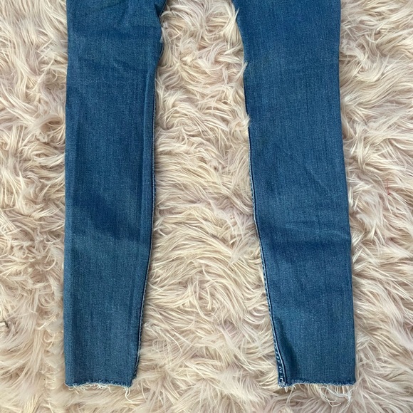 Hollister - Medium Wash Distressed Denim ‘High Rise Super Skinny’ Jeans - Picture 8 of 8